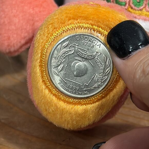 Limited Treasures 1999 quarter on right foot 4th state embroidered coin bear NWT - Picture 2 of 12